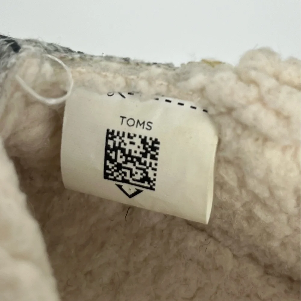 Tom’s Christmas lights print faux shearling lined hard bottom slipper shoes, 6.